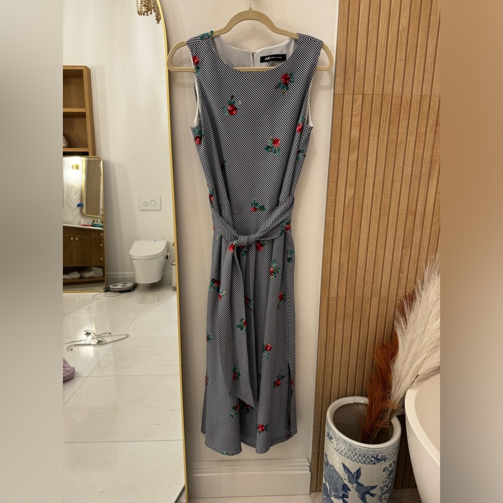 ANNE KLEIN Blue and White Gingham Midi Dress Embroidered Flowers - Picture 13 of 17